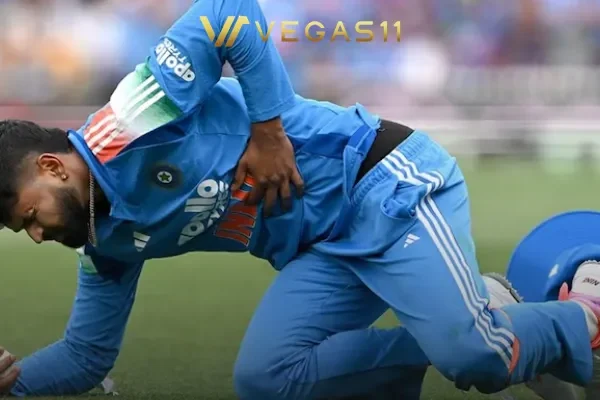 Shreyas Iyer injury Sydney ODI spleen laceration catch Alex Carey India Australia cricket 2025