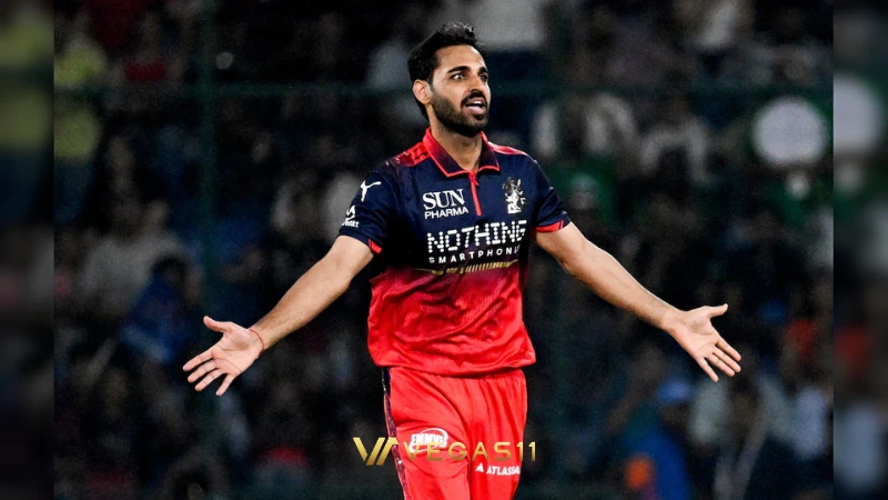 Bhuvneshwar Kumar bowling inswing for RCB IPL 2026
