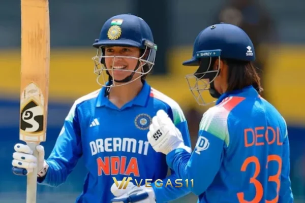 India women's cricket team huddle during ICC Women's T20 World Cup 2026 match in England