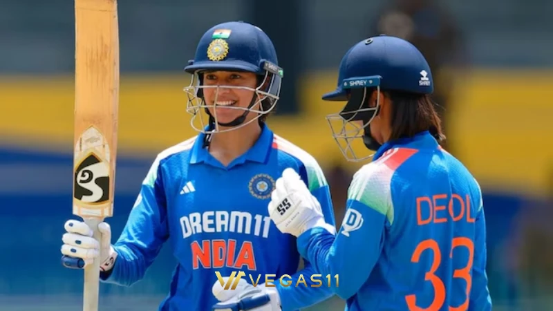 India women's cricket team huddle during ICC Women's T20 World Cup 2026 match in England