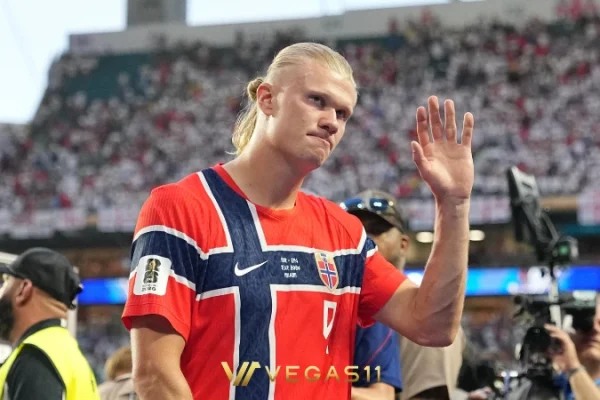 Erling Haaland reacts on the pitch during Norway vs England World Cup 2026 quarterfinal